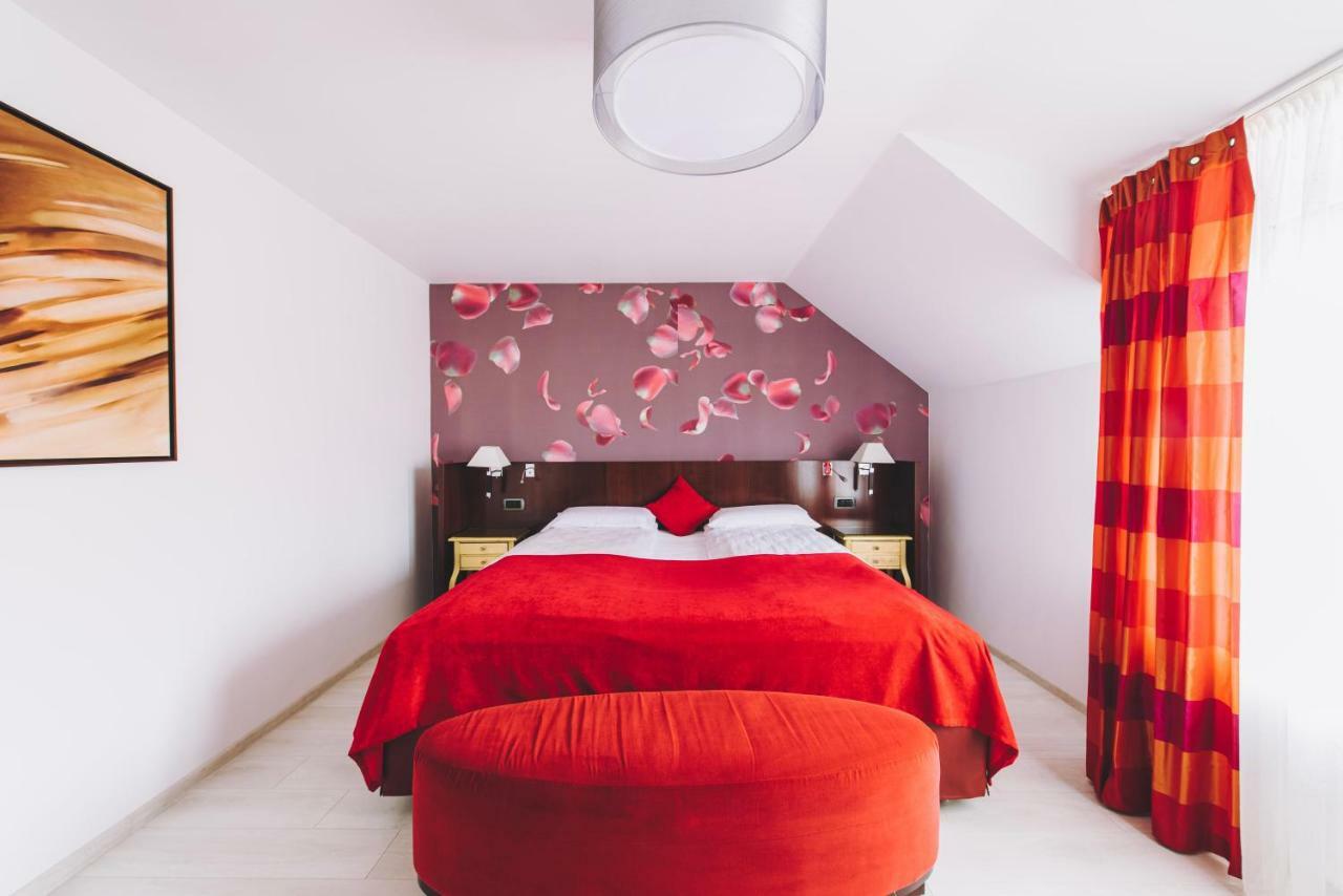 Derby Apart Hotel Alba Iulia Exteriör bild