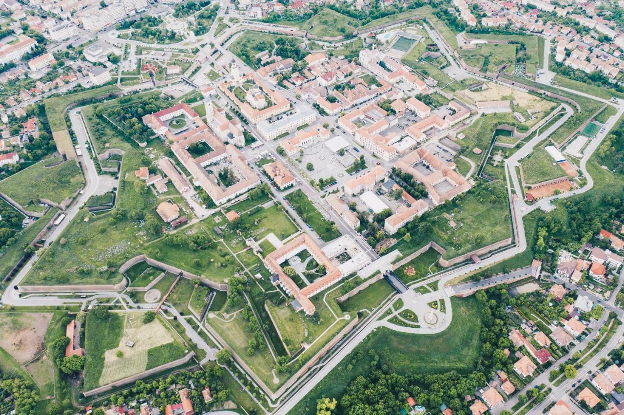 Derby Apart Hotel Alba Iulia Exteriör bild
