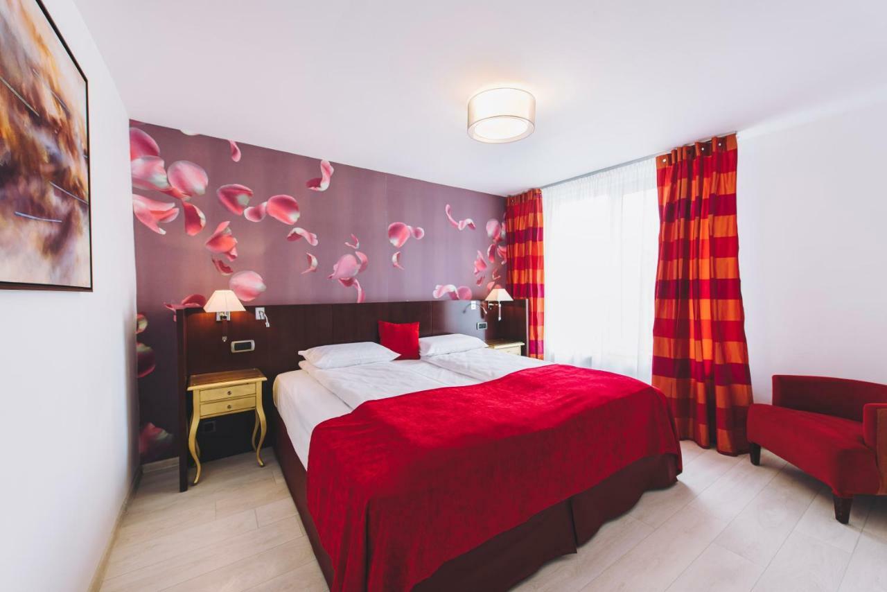 Derby Apart Hotel Alba Iulia Exteriör bild