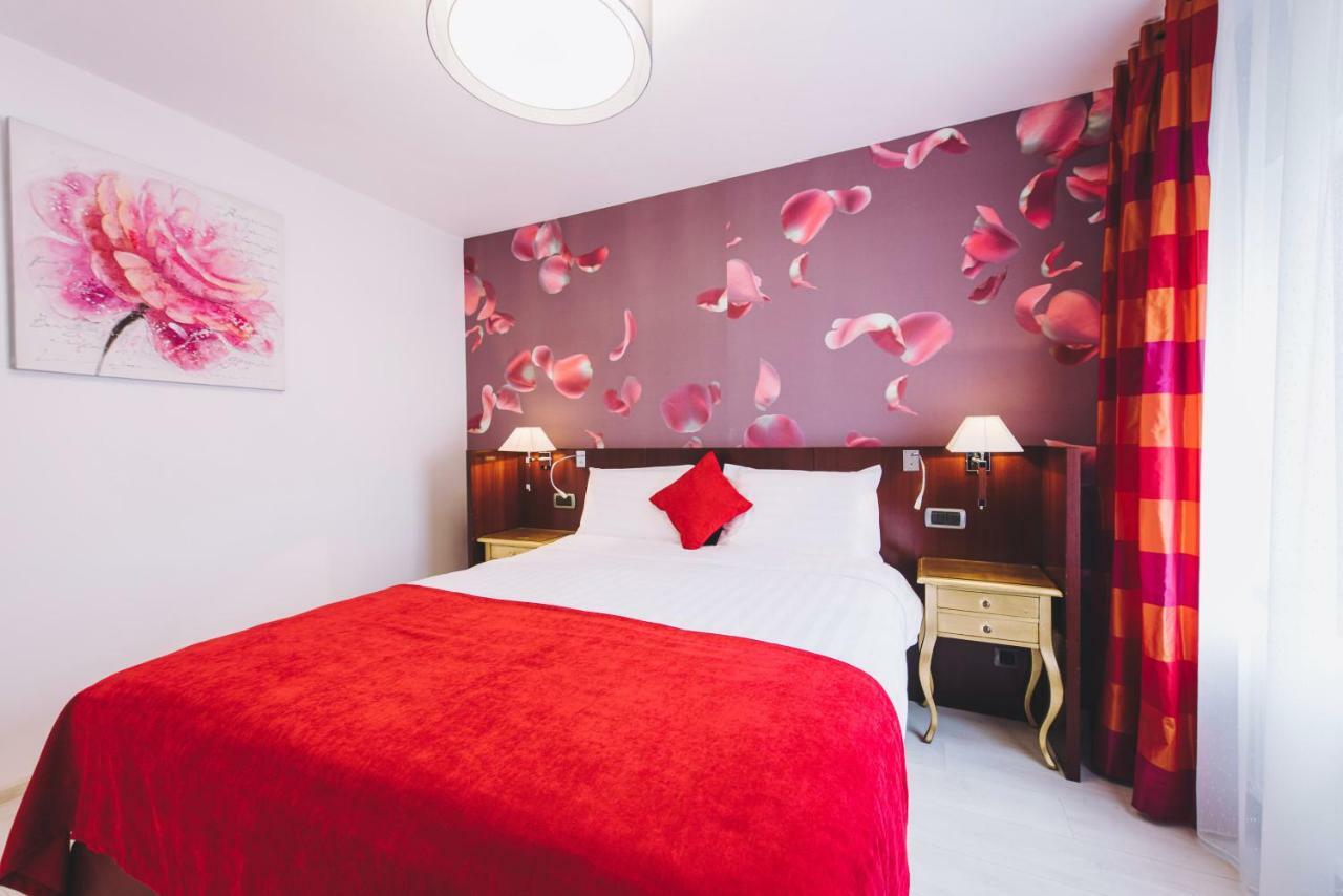 Derby Apart Hotel Alba Iulia Exteriör bild