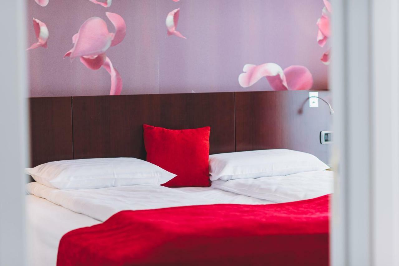 Derby Apart Hotel Alba Iulia Exteriör bild